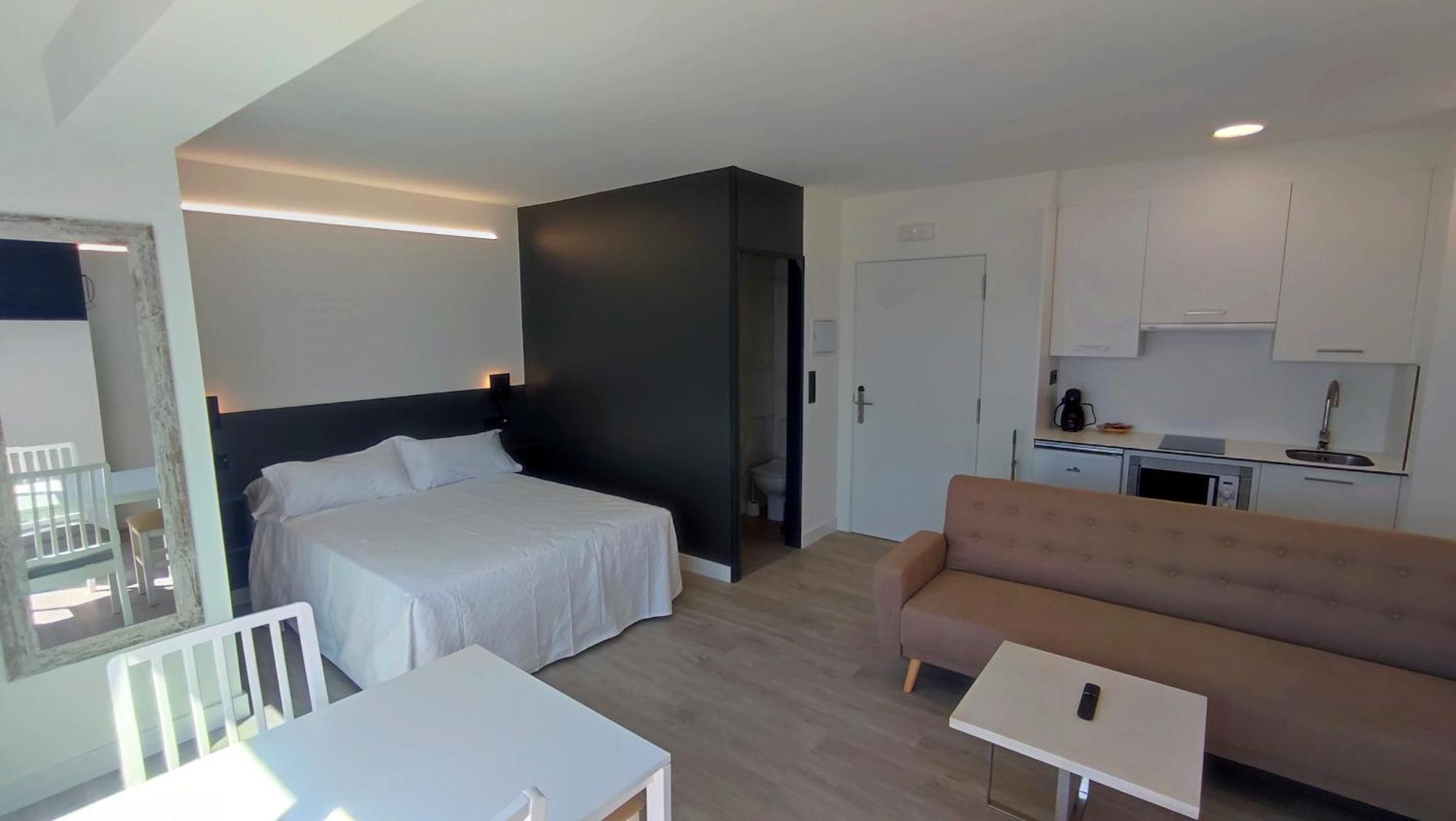 Apartamentos Dabarca กอมบาร์โร ภายนอก รูปภาพ